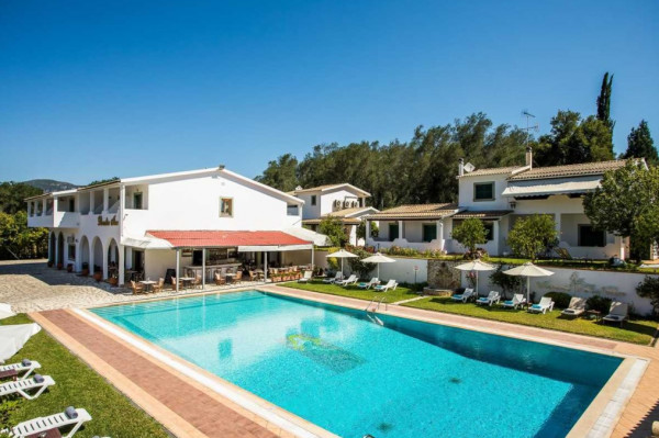 Hotel Across Paradise Inn