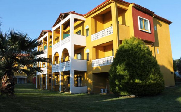 Despotiko Apartments &amp; Suites