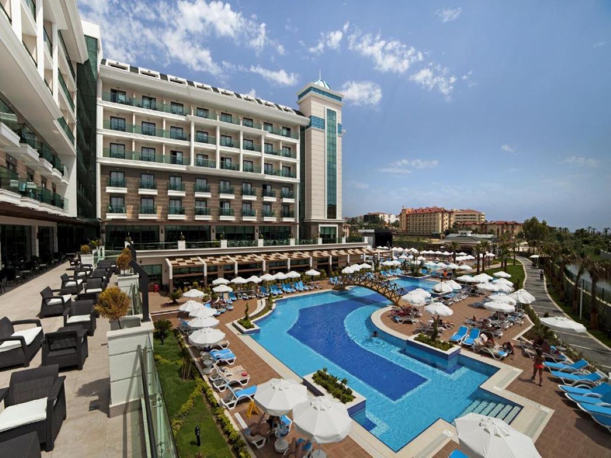 Luna Blanca Resort